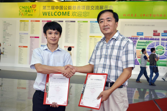 溢洋公益赞助慈展会,聋协主席来访参观考察